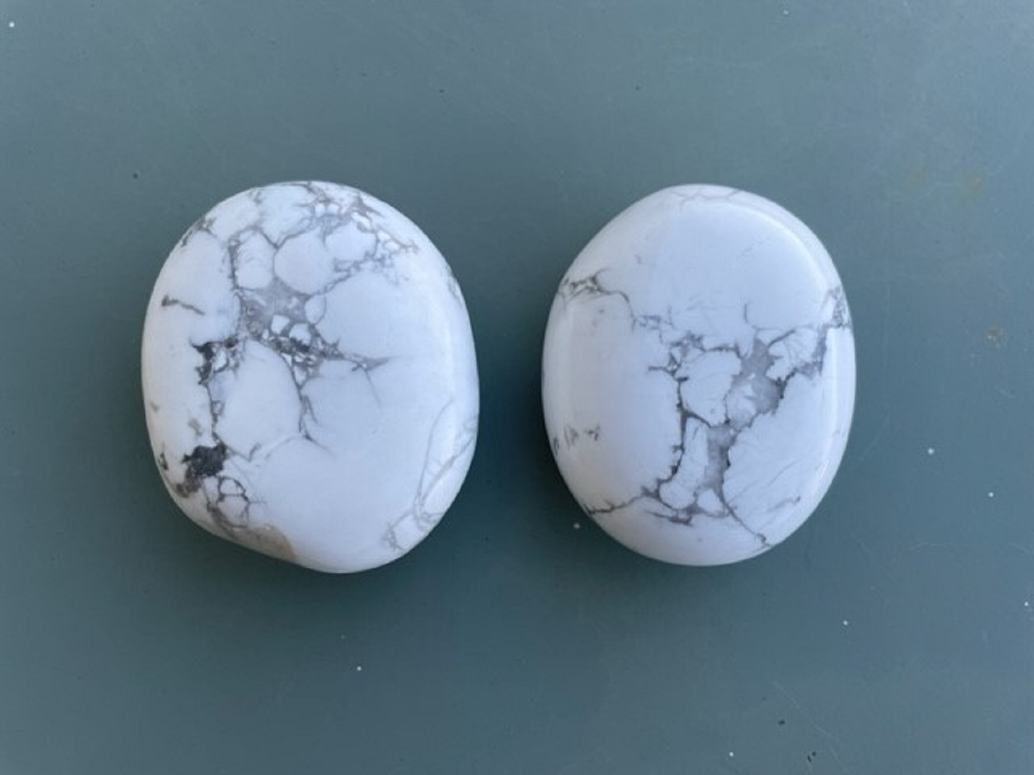 Howlite Palmstone